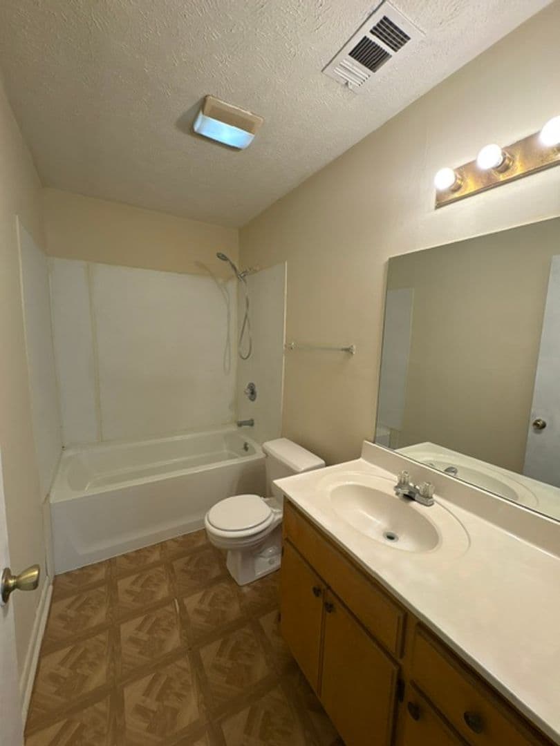 Guntown Apartment: 620 Mitchell Ave - Unit 9