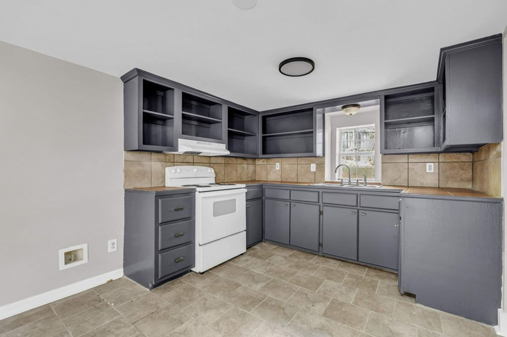 Tupelo Apartment: 338 N Church St