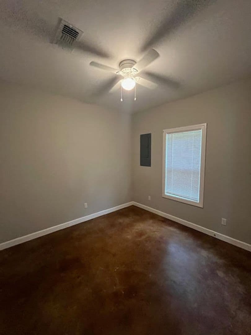 Pontotoc Apartment: 43 E First St