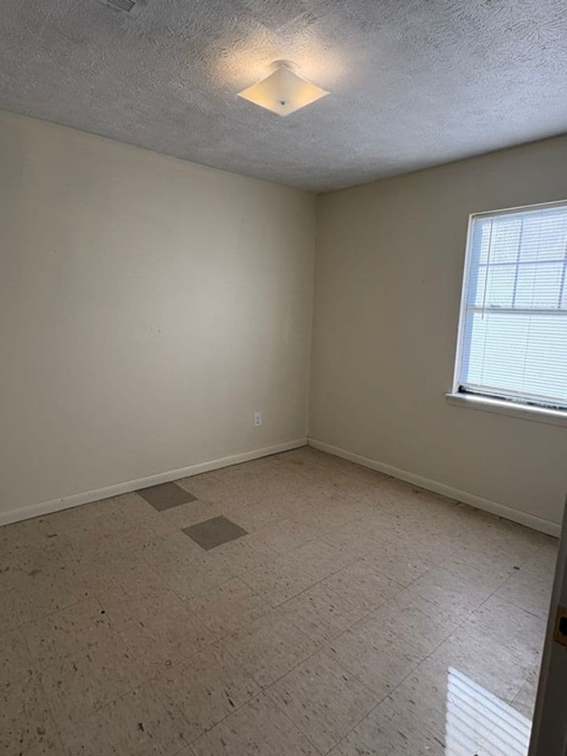 Guntown Apartment: 620 Mitchell Ave - Unit 2