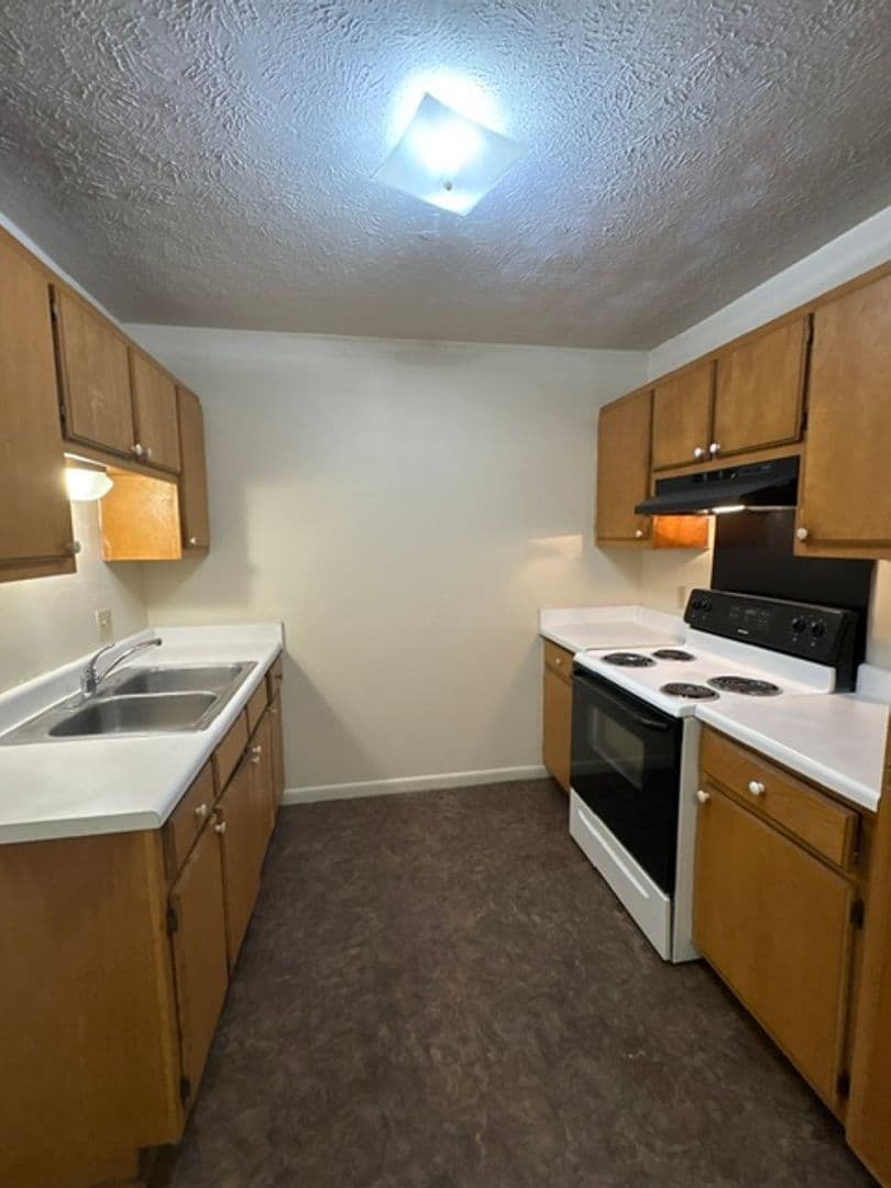 Guntown Apartment: 620 Mitchell Ave - Unit 9