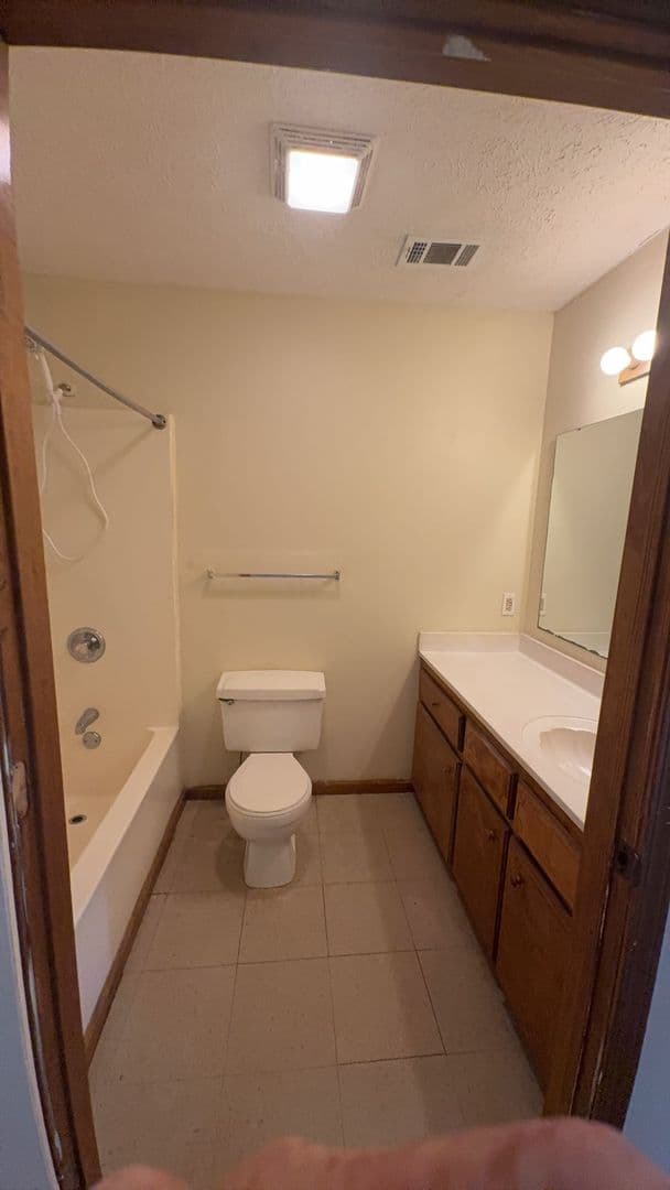 Guntown Apartment: 648 Mitchell Ave