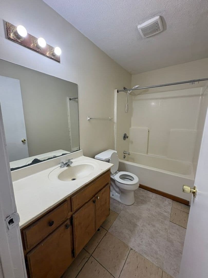 Guntown Apartment: 620 Mitchell Ave - Unit 2