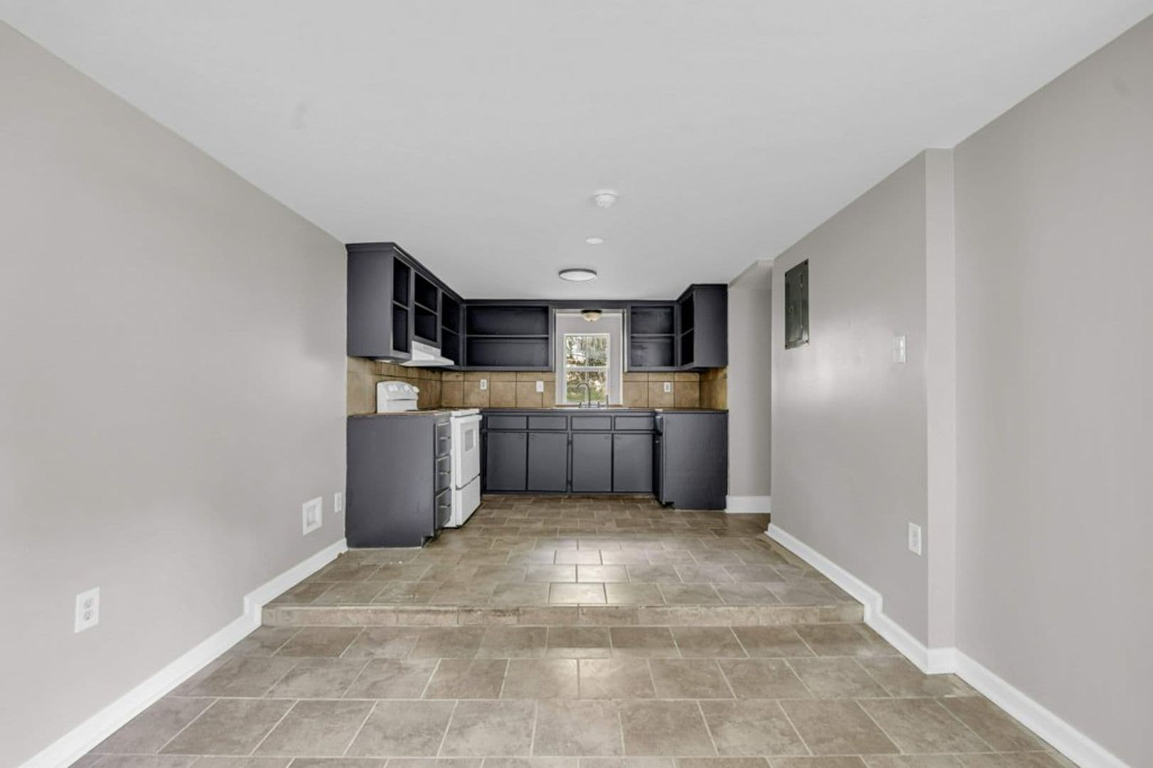 Tupelo Apartment: 338 N Church St