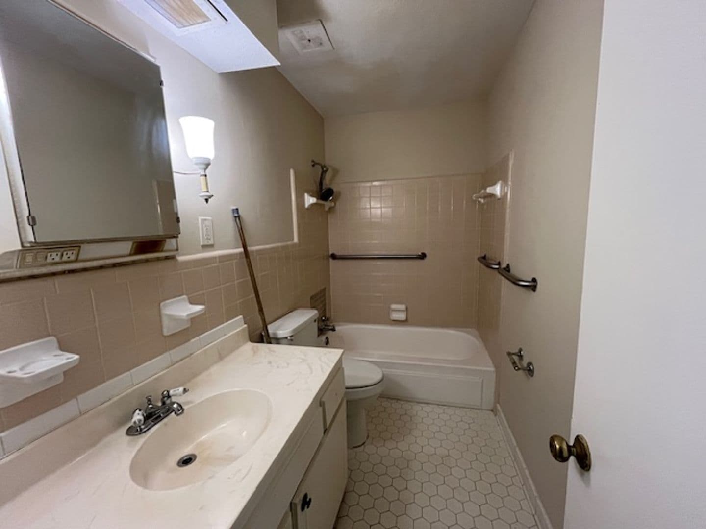 Southaven House: 8399 Booneville Dr