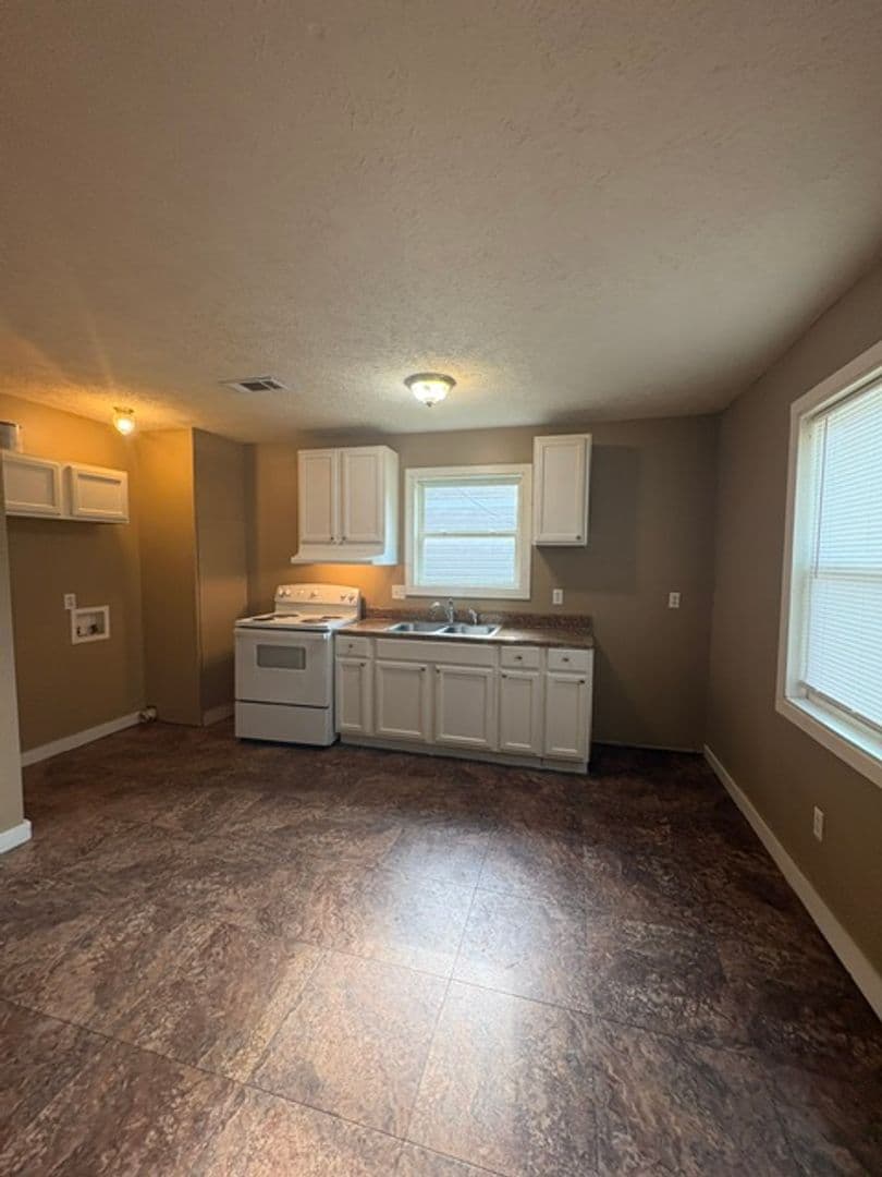 Verona Apartment: ED Drive - 108