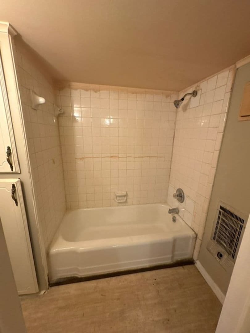 Tupelo Apartment: 3289 South Green St