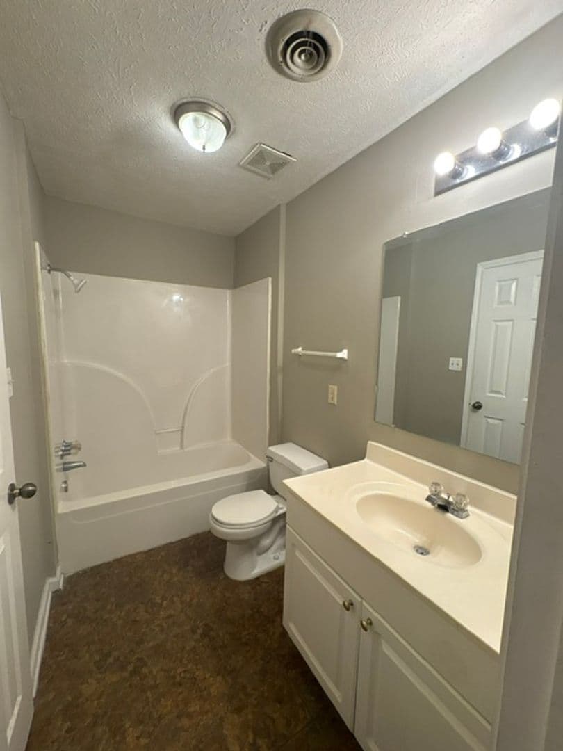 Belden Apartment: 133 Chesterville Rd