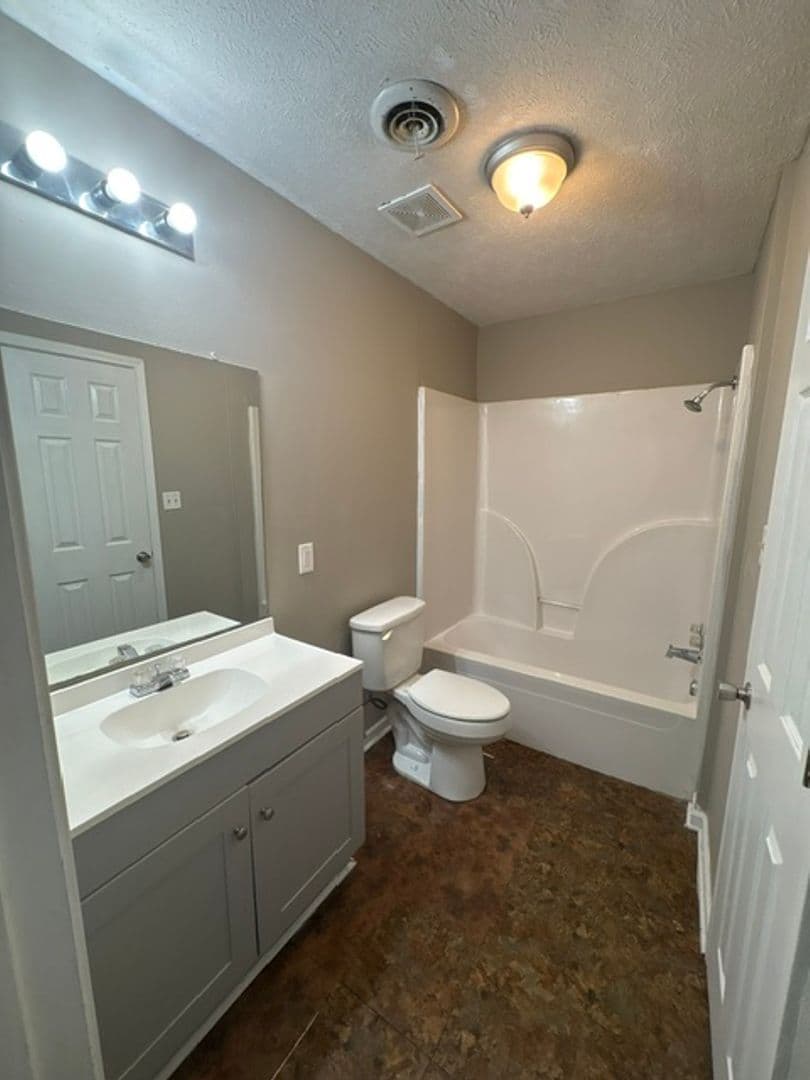 Belden Apartment: 133 Chesterville Rd