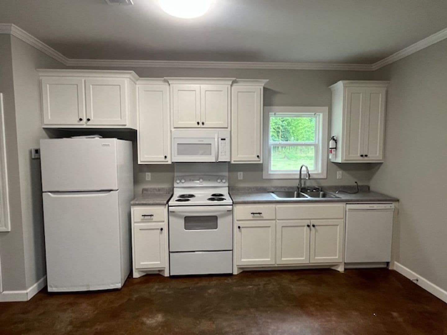 Pontotoc Apartment: 43 E First St