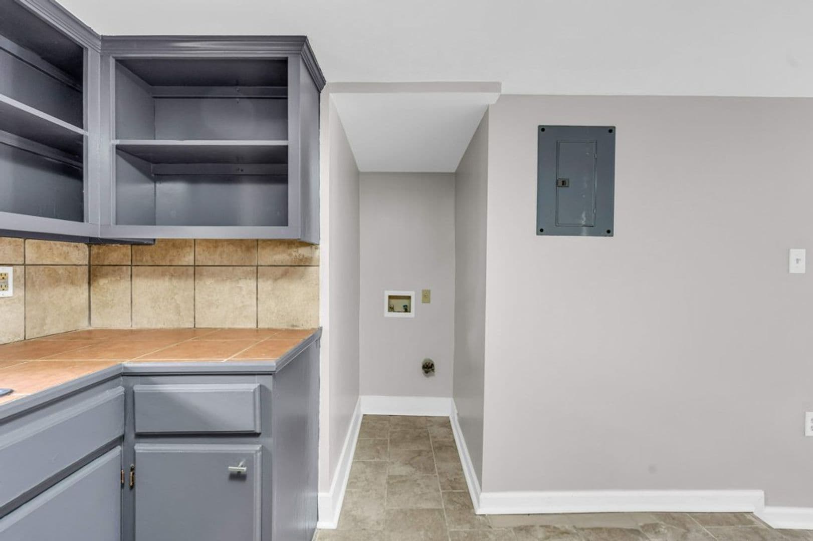 Tupelo Apartment: 338 N Church St