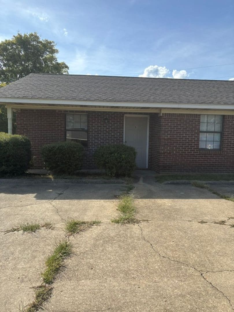Belden Apartment: 133 Chesterville Rd