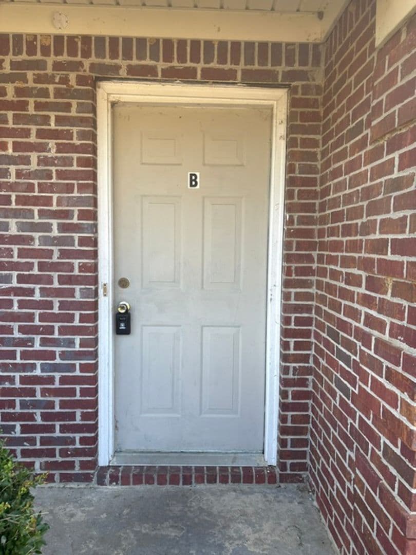 Belden Apartment: 133 Chesterville Rd