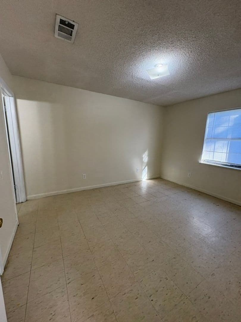 Guntown Apartment: 620 Mitchell Ave - Unit 2