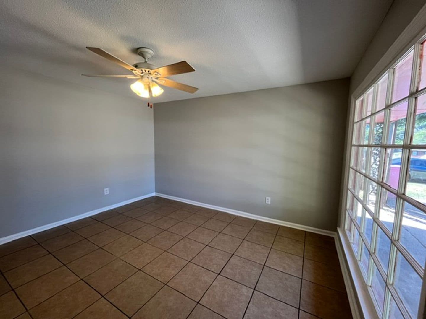 Southaven House: 8258 Dottley Dr