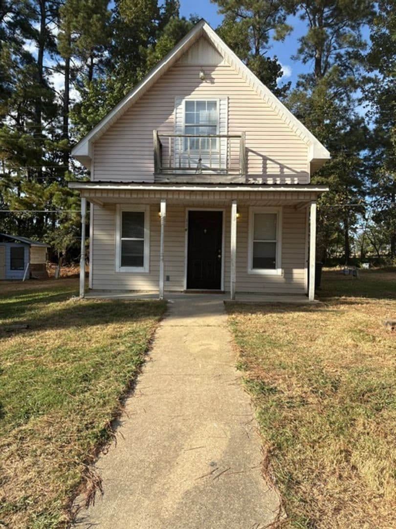 Tupelo House: 114 Money St