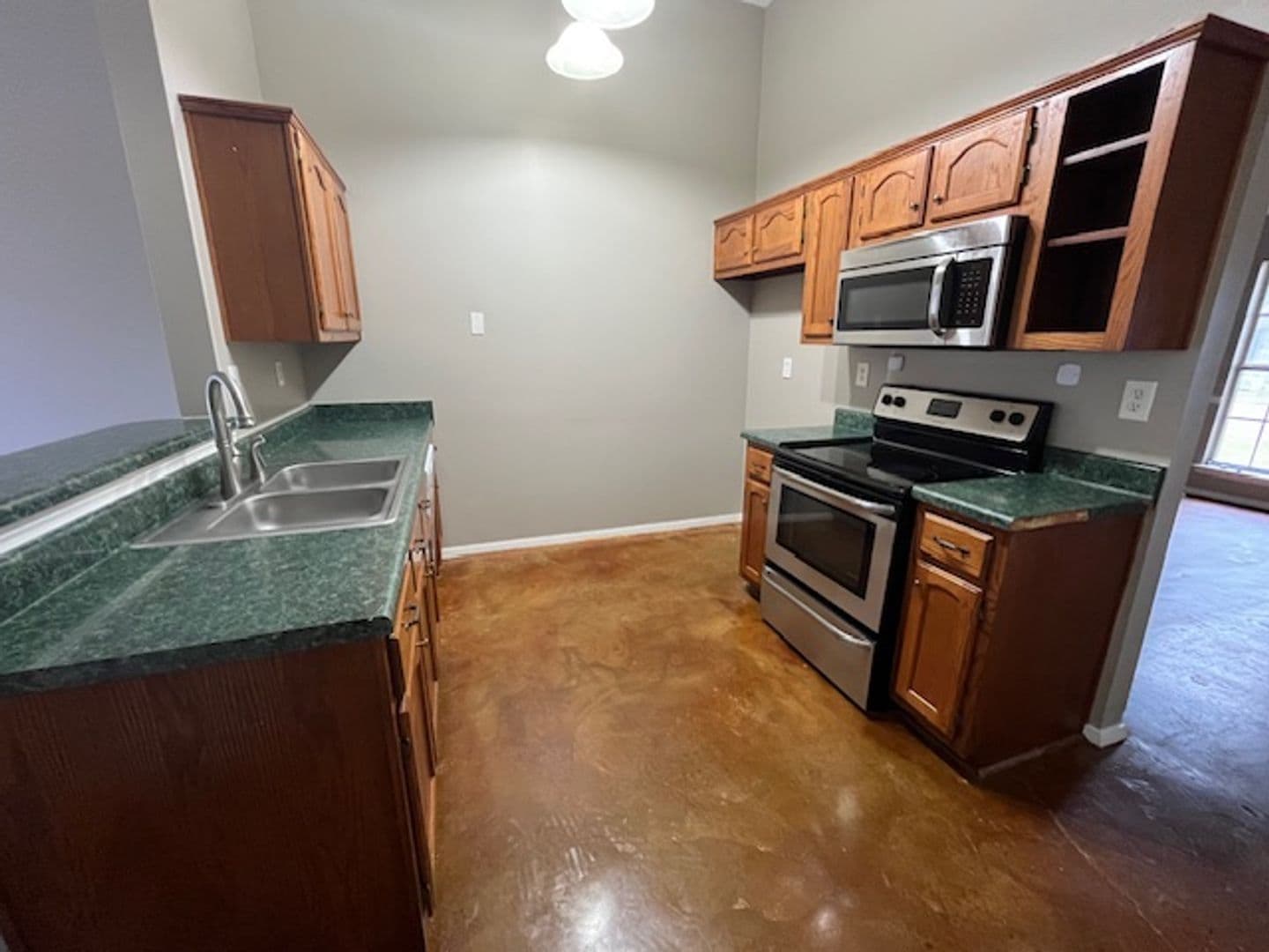 Southaven House: 5583 April Drive