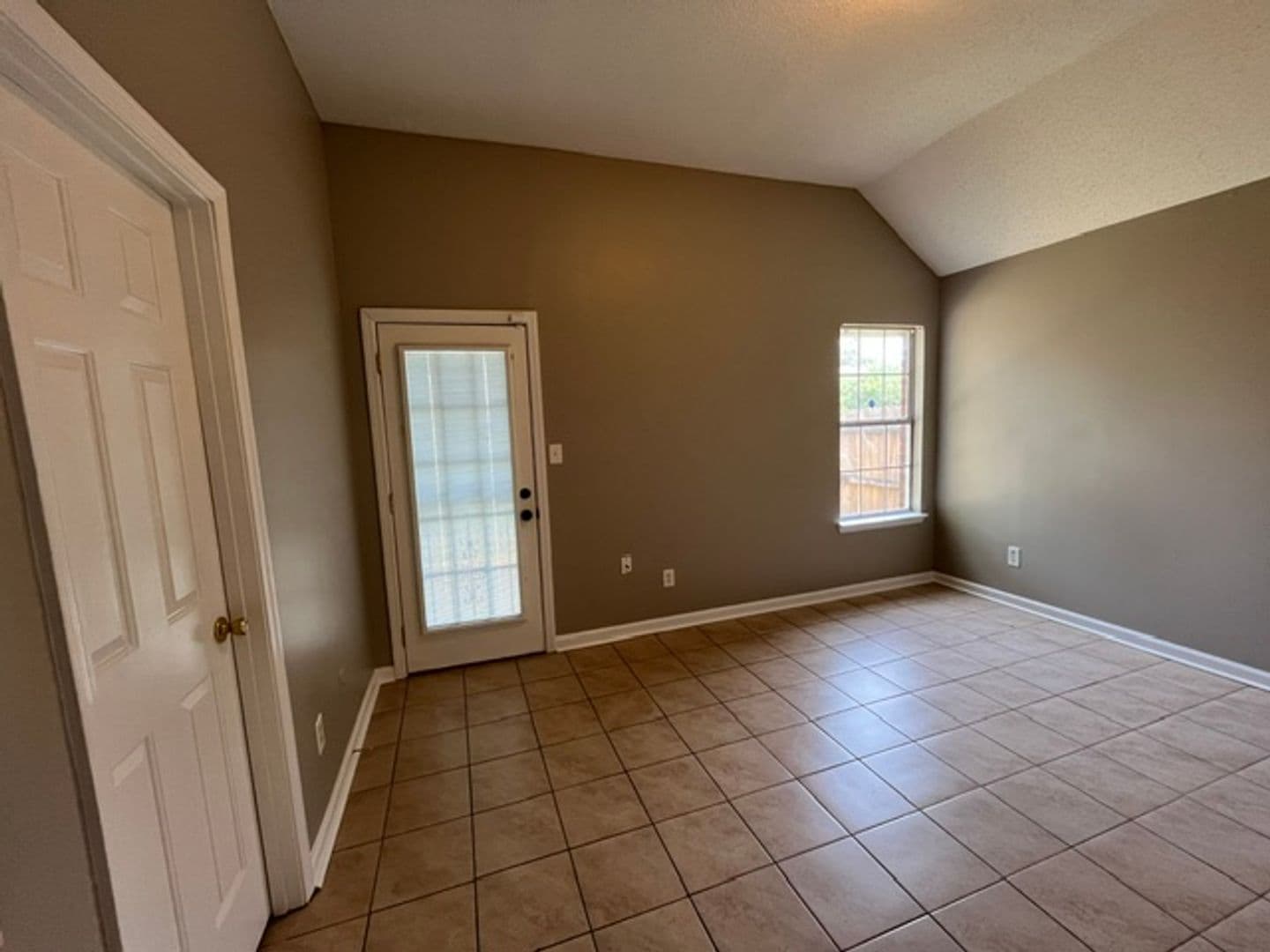 Southaven House: 392 Alex Cove