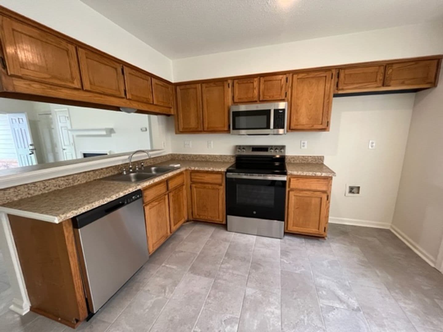 Horn Lake House: 7055 Hampton Dr