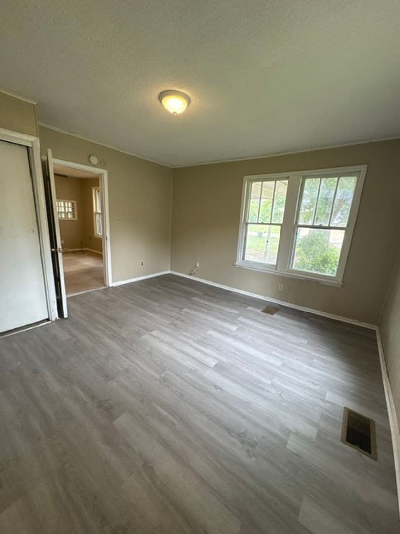 Tupelo Apartment: 3289 South Green St