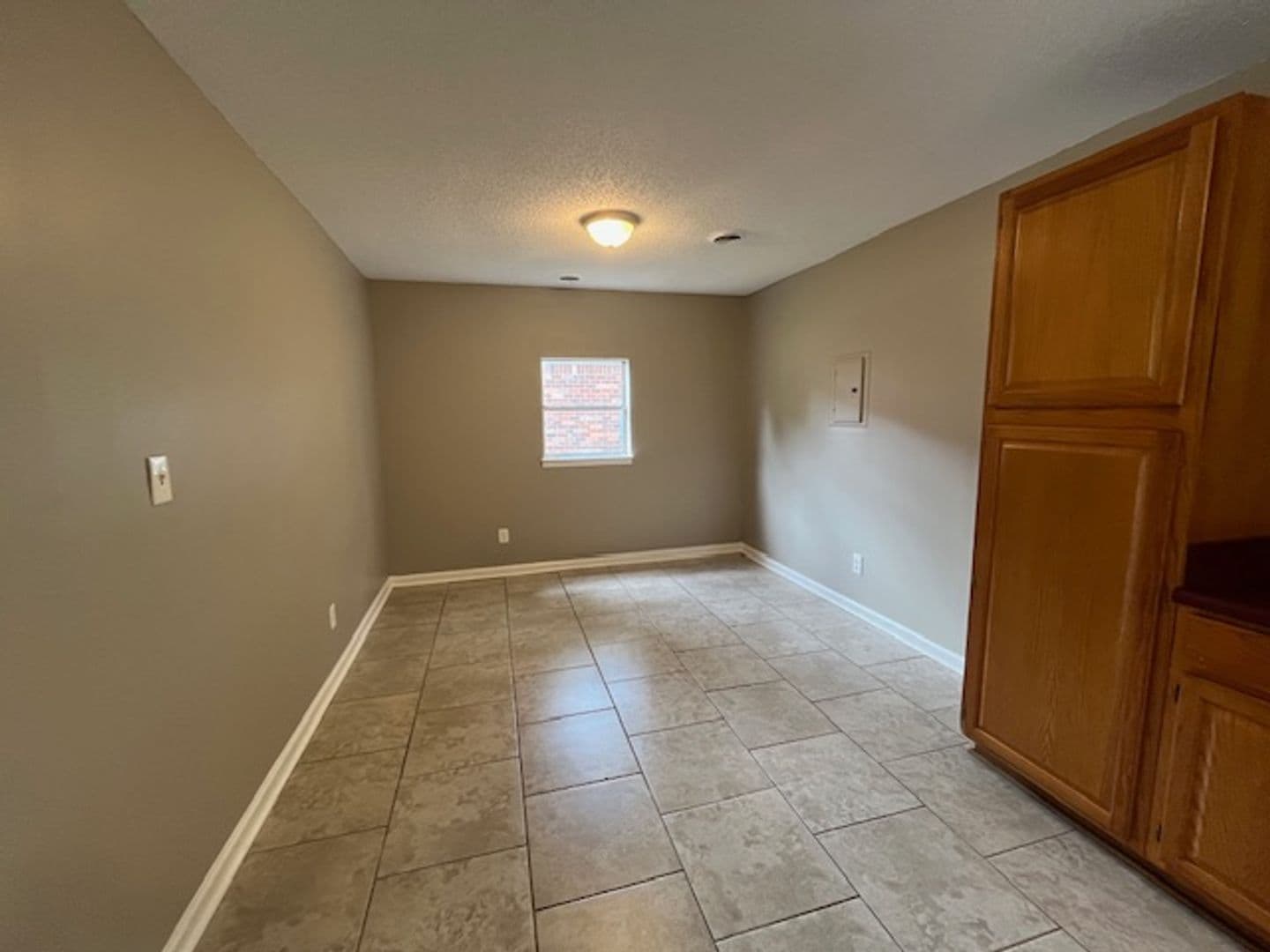 Horn Lake House: 6655 Embassy Cr
