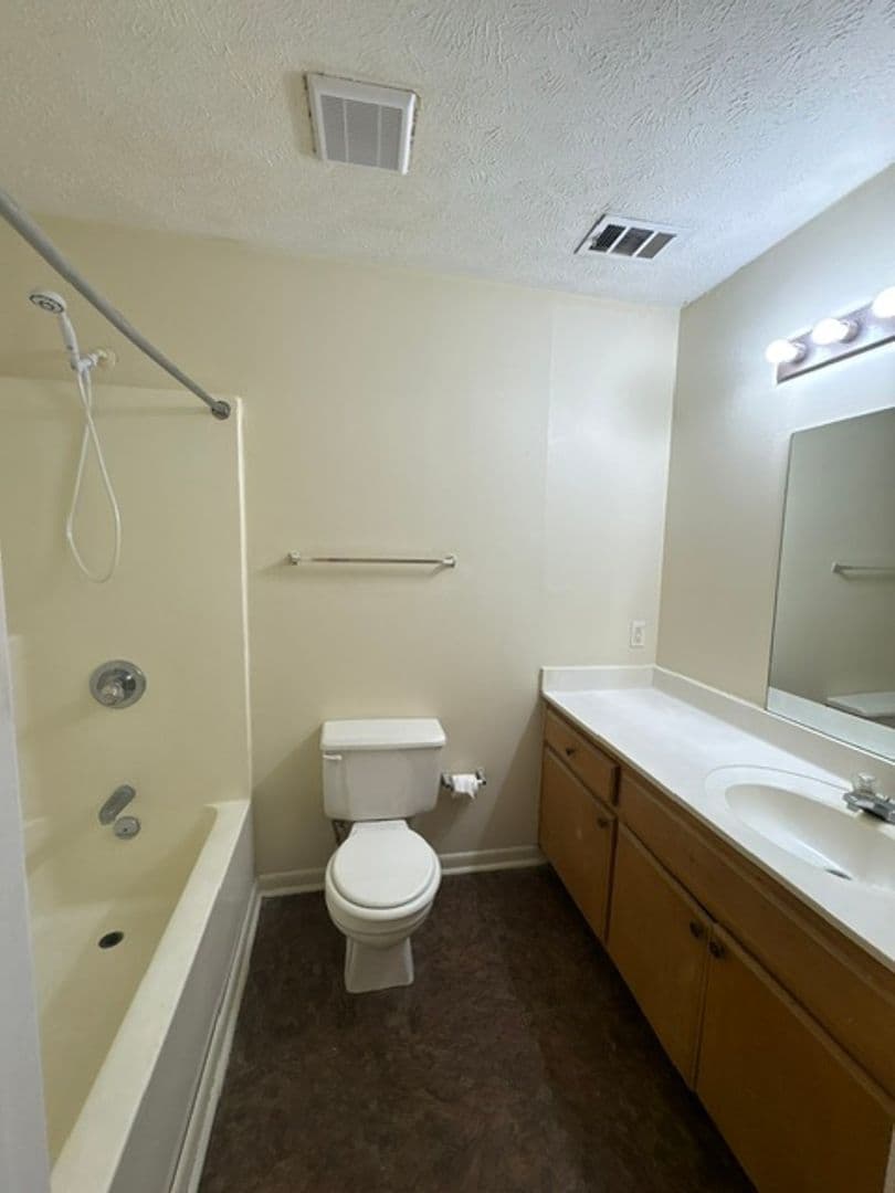 Guntown Apartment: 620 Mitchell Ave - Unit 9