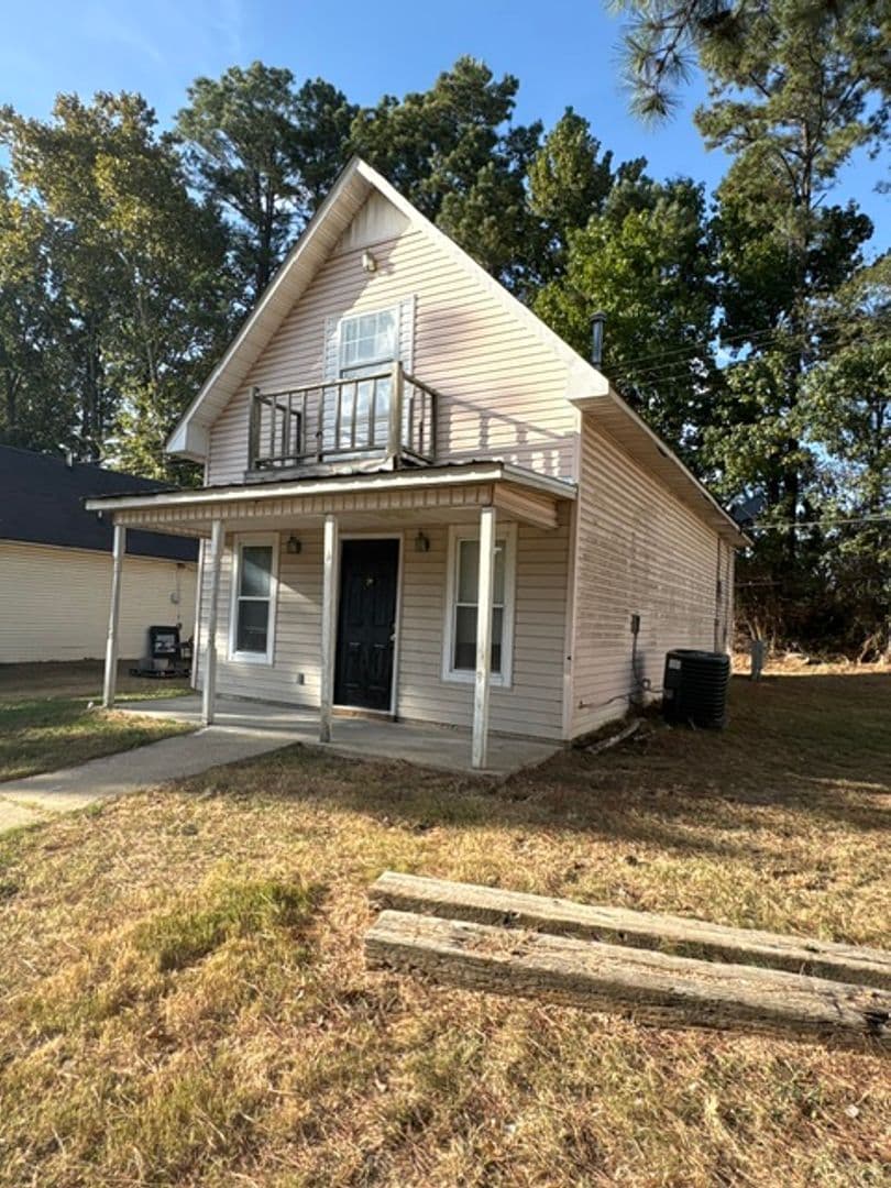 Tupelo House: 114 Money St