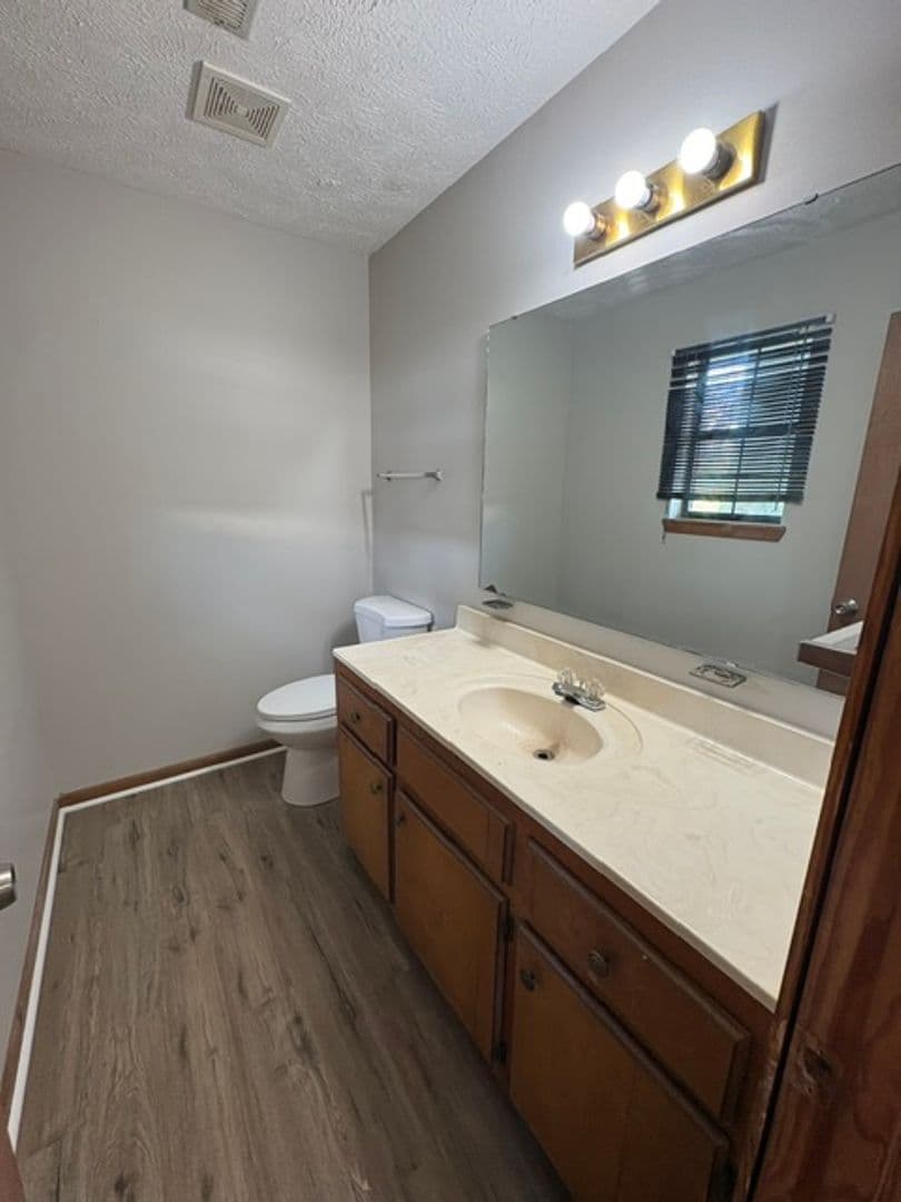 Belmont House: 40 Yarber St