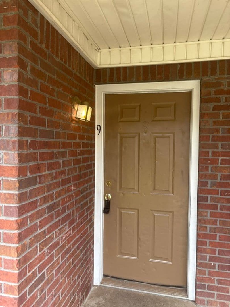 Guntown Apartment: 620 Mitchell Ave - Unit 9