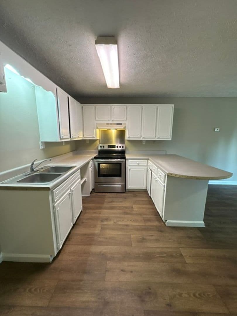 Tupelo House: 114 Money St