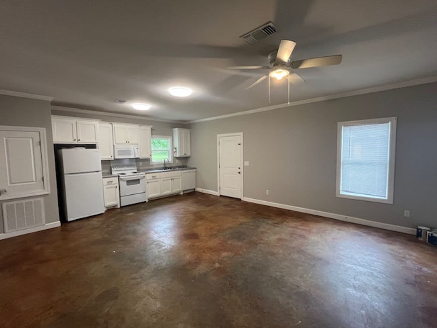 Pontotoc Apartment: 43 E First St