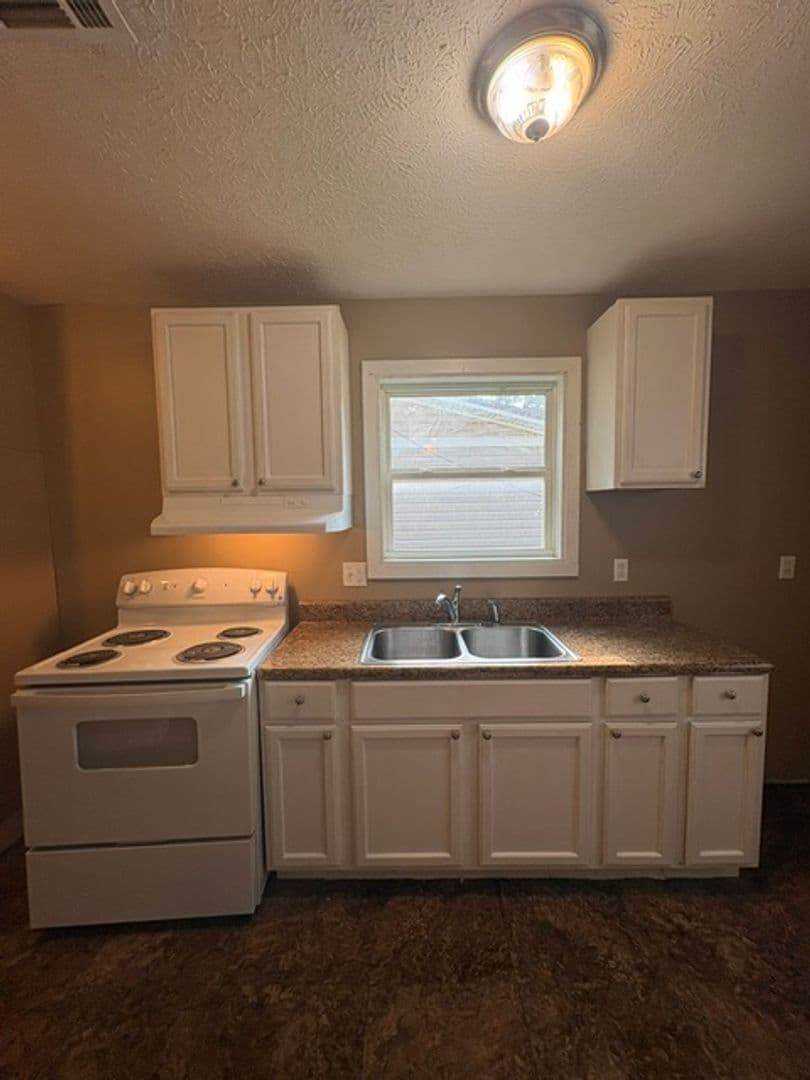 Verona Apartment: ED Drive - 108