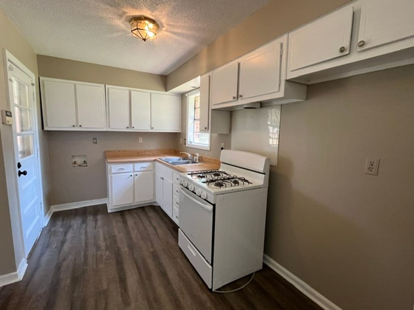 Southaven House: 7606 Rockingham