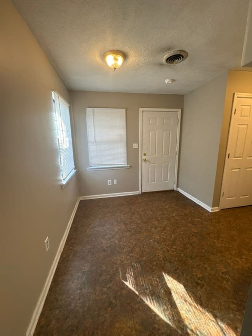 Belden Apartment: 133 Chesterville Rd