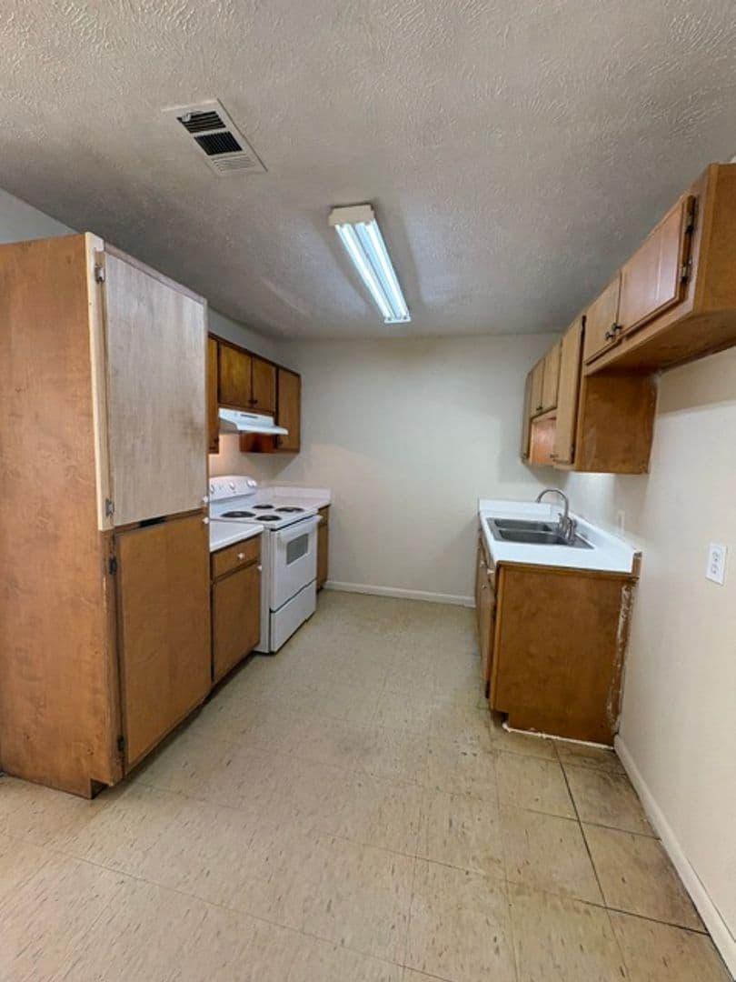 Guntown Apartment: 620 Mitchell Ave - Unit 2
