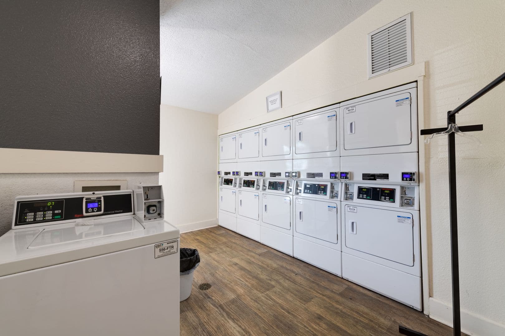 Dothan Apartment: 106 Castle Drive