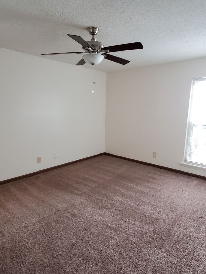 Dothan Apartment: 106 Castle Drive