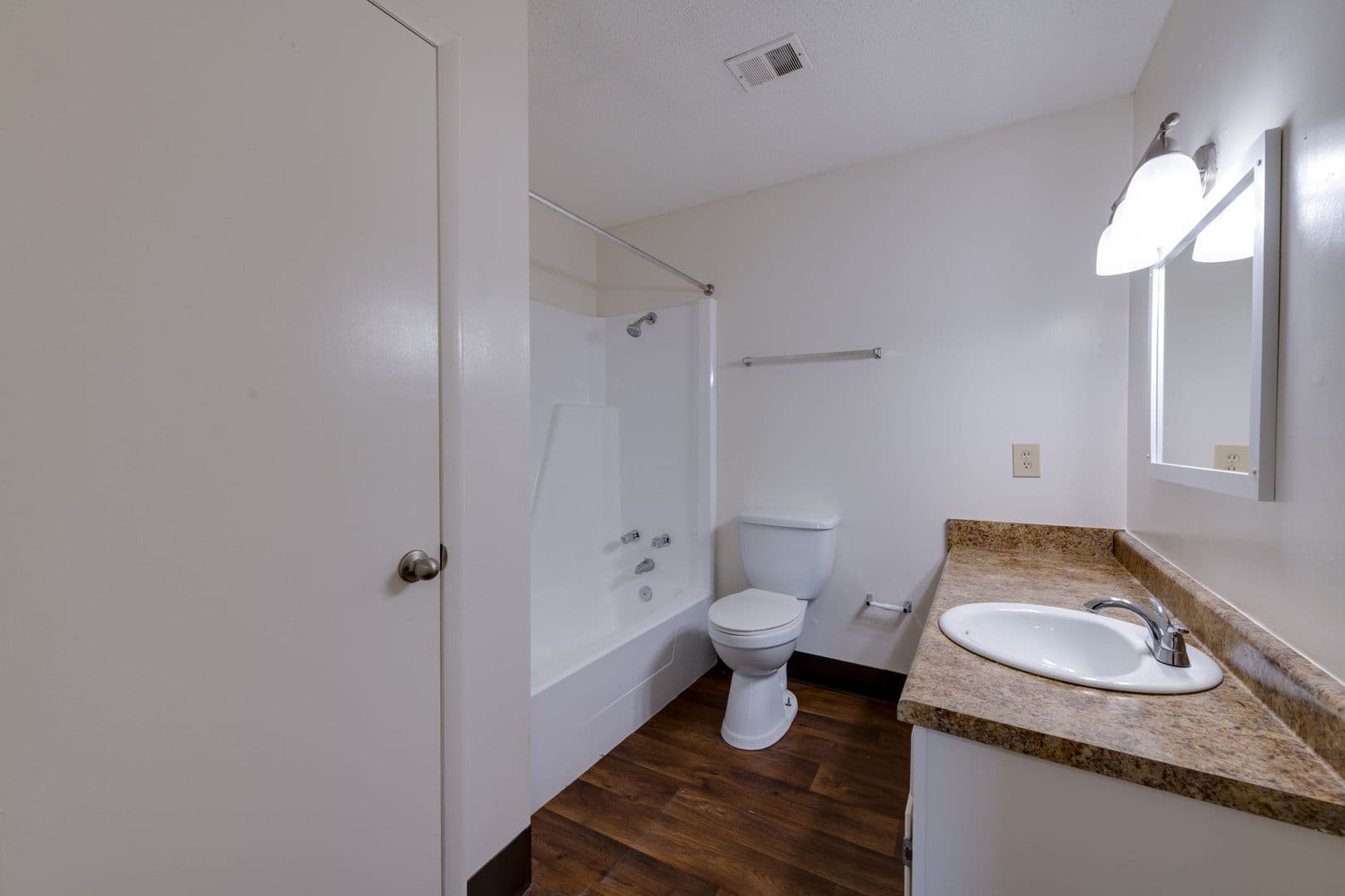 Dothan Apartment: 106 Castle Drive
