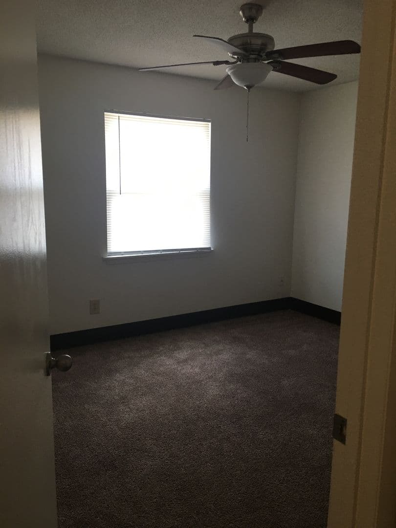 Dothan Apartment: 106 Castle Drive