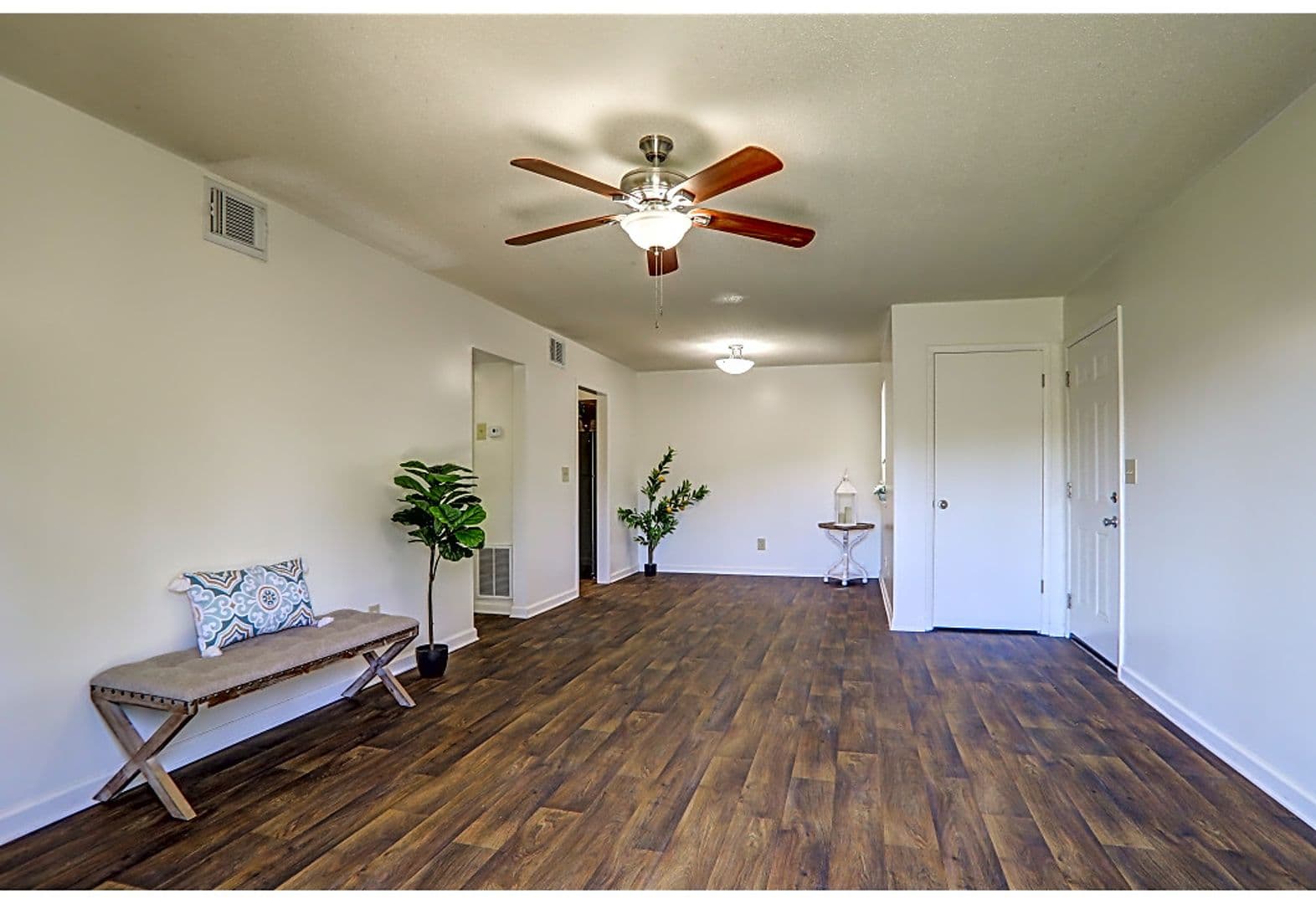 Dothan Apartment: 106 Castle Drive