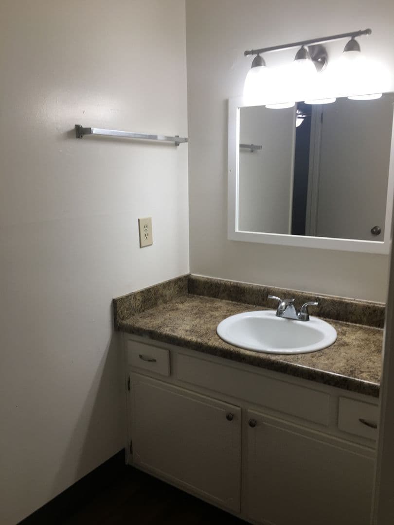 Dothan Apartment: 106 Castle Drive