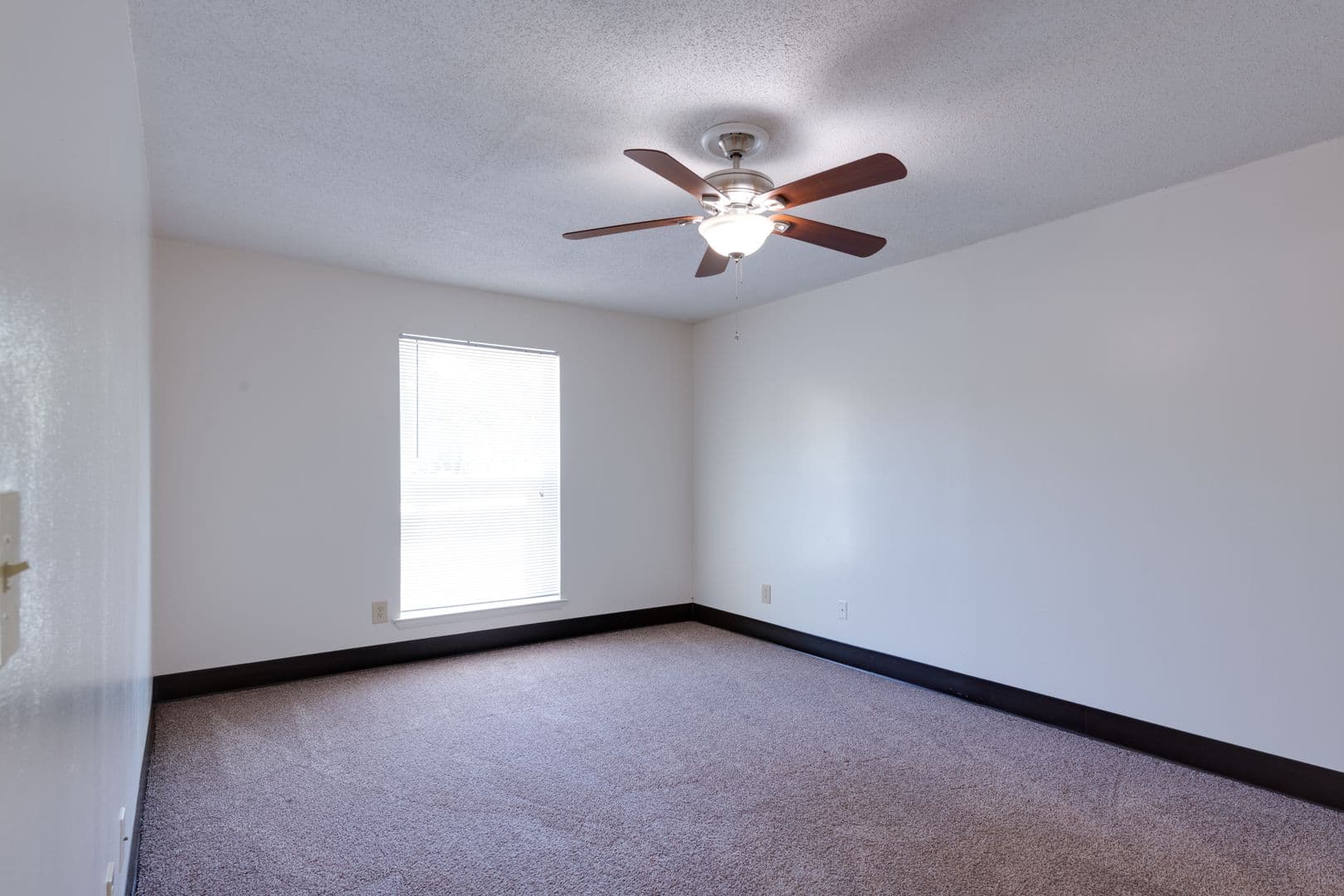 Dothan Apartment: 106 Castle Drive