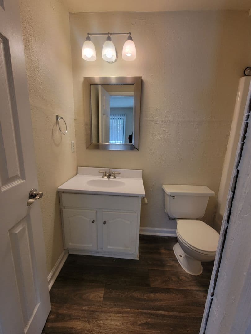 Macon Apartment: 6300 Moseley Dixon Road