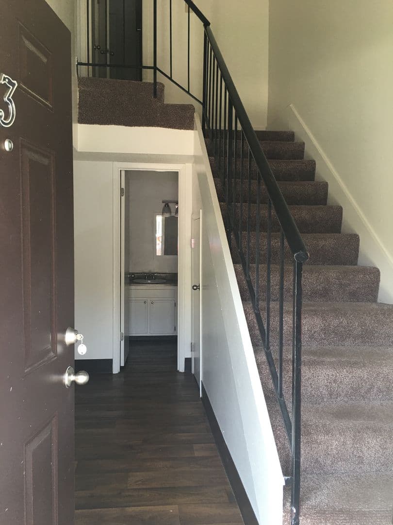 Dothan Apartment: 106 Castle Drive