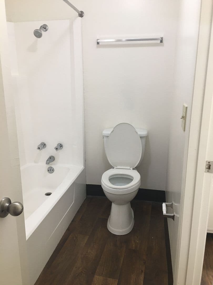 Dothan Apartment: 106 Castle Drive