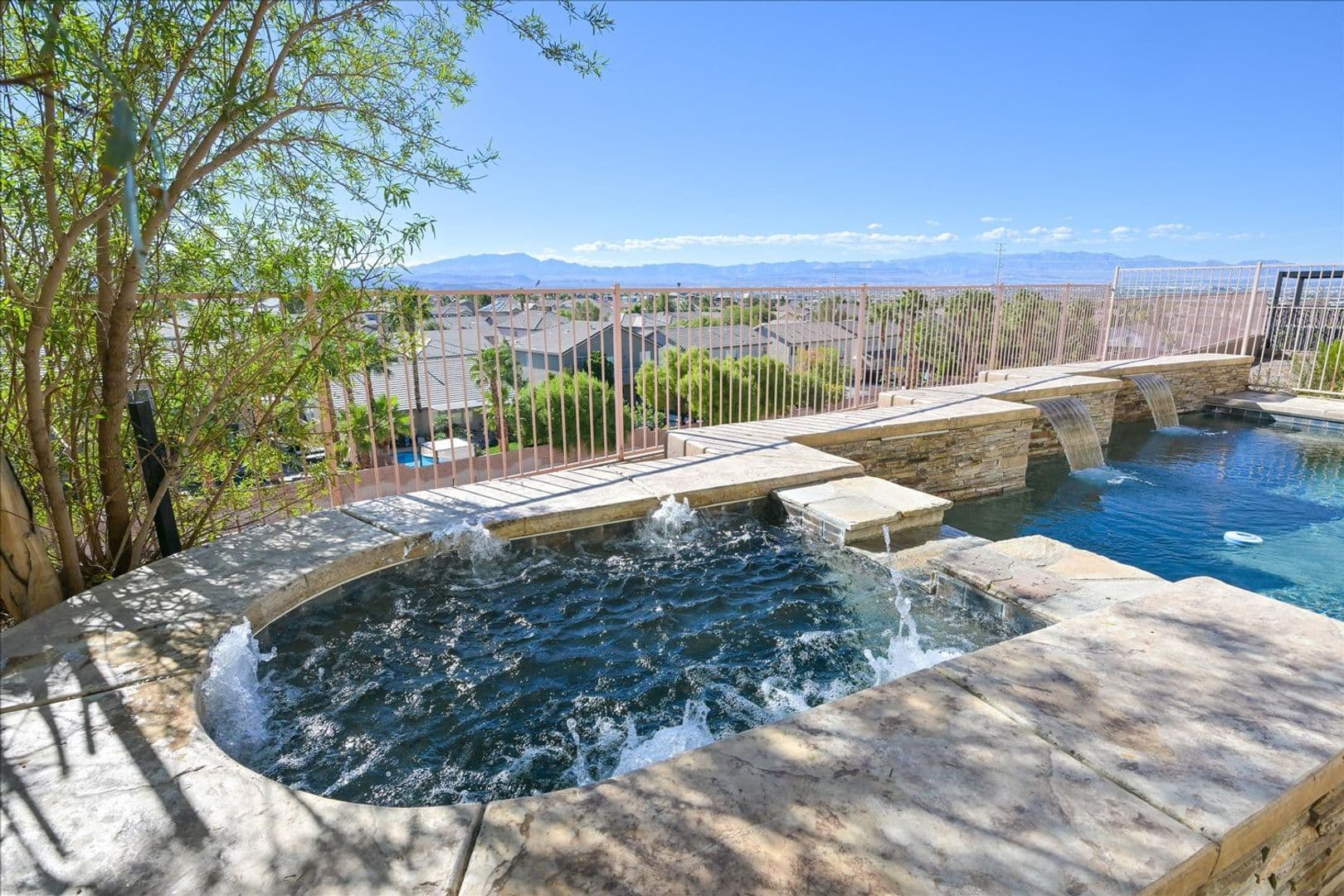 Henderson House: 2447 Kaymin Ridge Rd