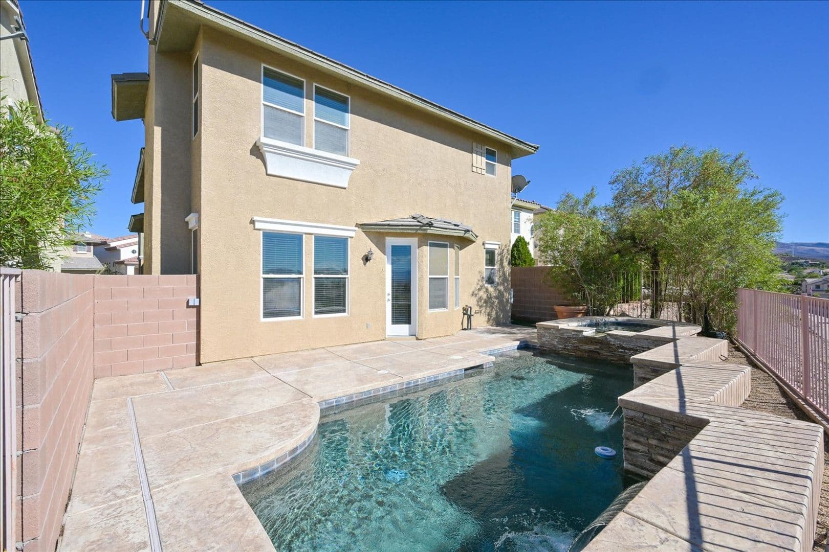 Henderson House: 2447 Kaymin Ridge Rd