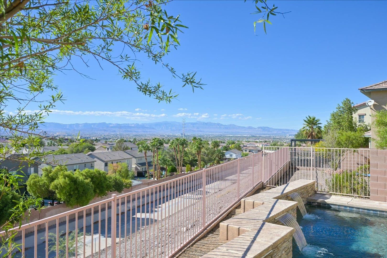 Henderson House: 2447 Kaymin Ridge Rd