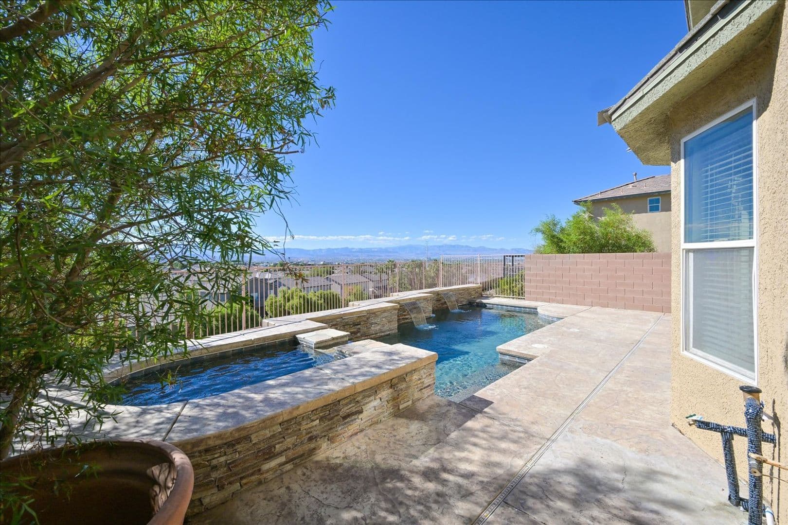 Henderson House: 2447 Kaymin Ridge Rd