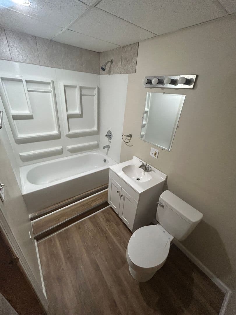 Yorktown Apartment: 9845 W. Smith St.